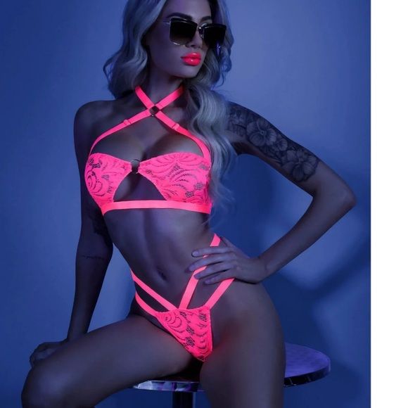 Glow in the Dark Lingerie Bralette & Panty Set Cage Pink Lace Large L XL New - Picture 1 of 7
